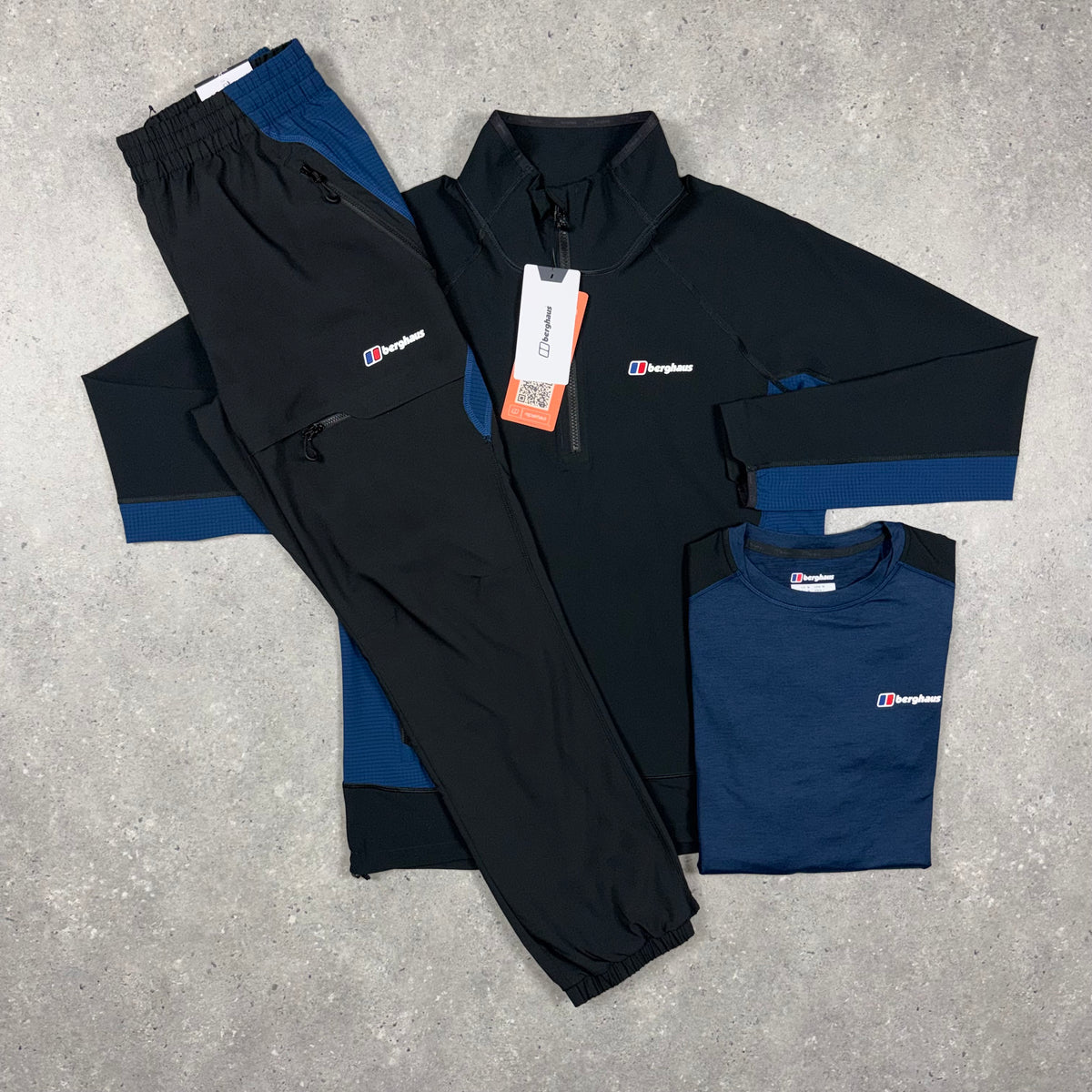 Berghaus 1/2 Zip Tracksuit Set 'Black/Blue'