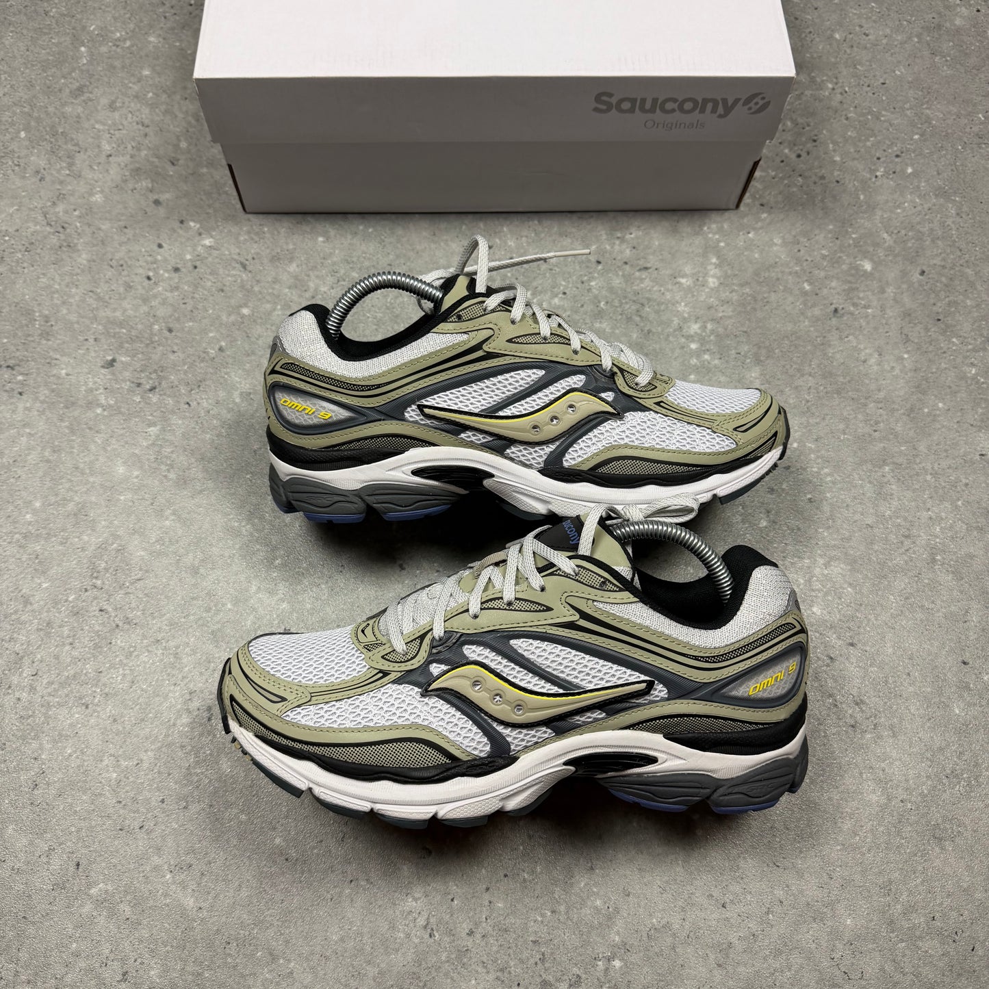 Saucony Pro-Grid Omni 9 (White Gold)