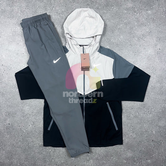 Nike Windbreaker Tracksuit (Beige/Grey)