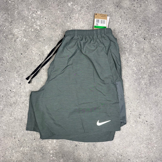 Nike Challenger Shorts (Grey)